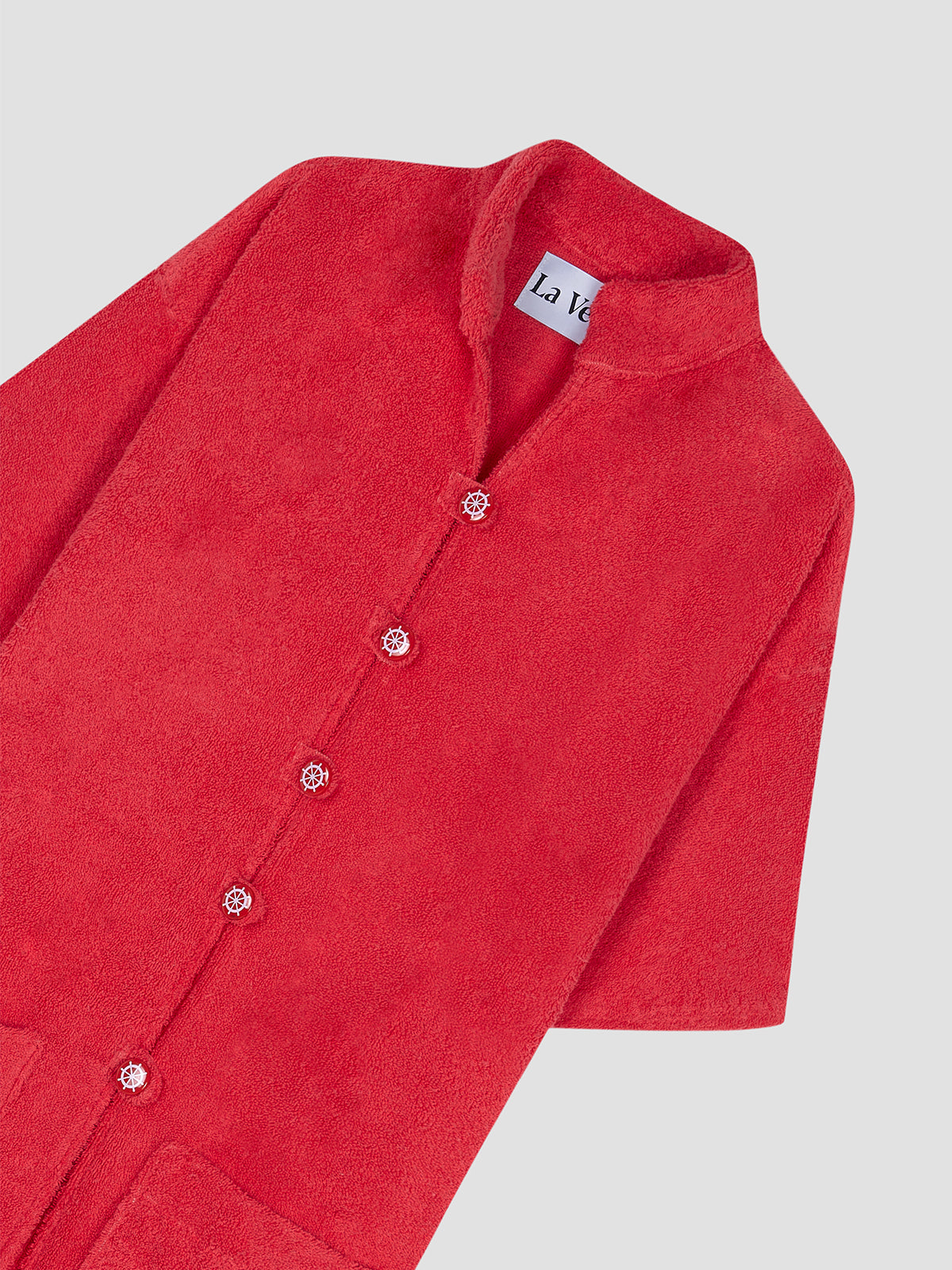 Red towel long kimono with two front pockets. Opened sides closed by detailed buttons. Handmade in Spain.