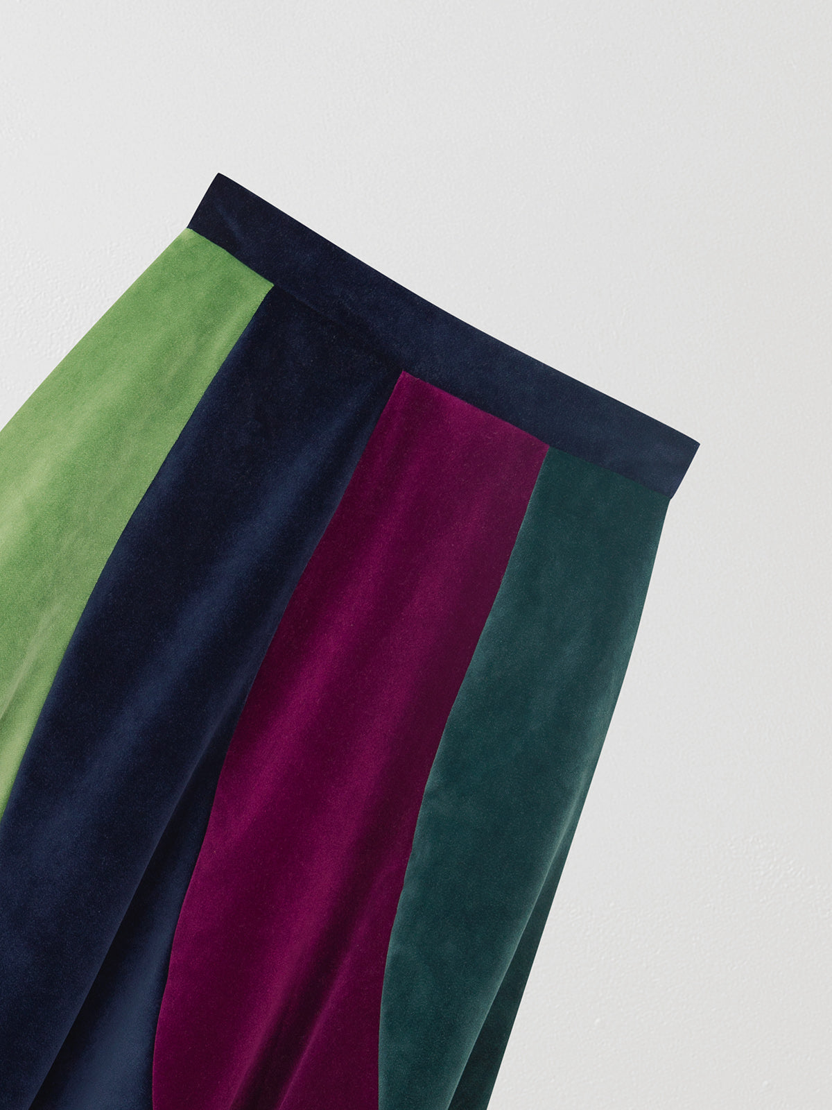 Flared midi skirt in velvet with asymmetric pattern in light green, aubergine and navy.