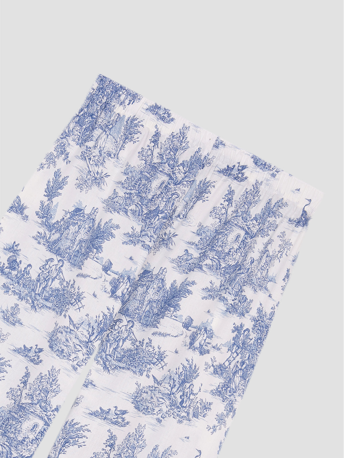 Pajama pants with elastic waistband and blue Toile de Jouy print.