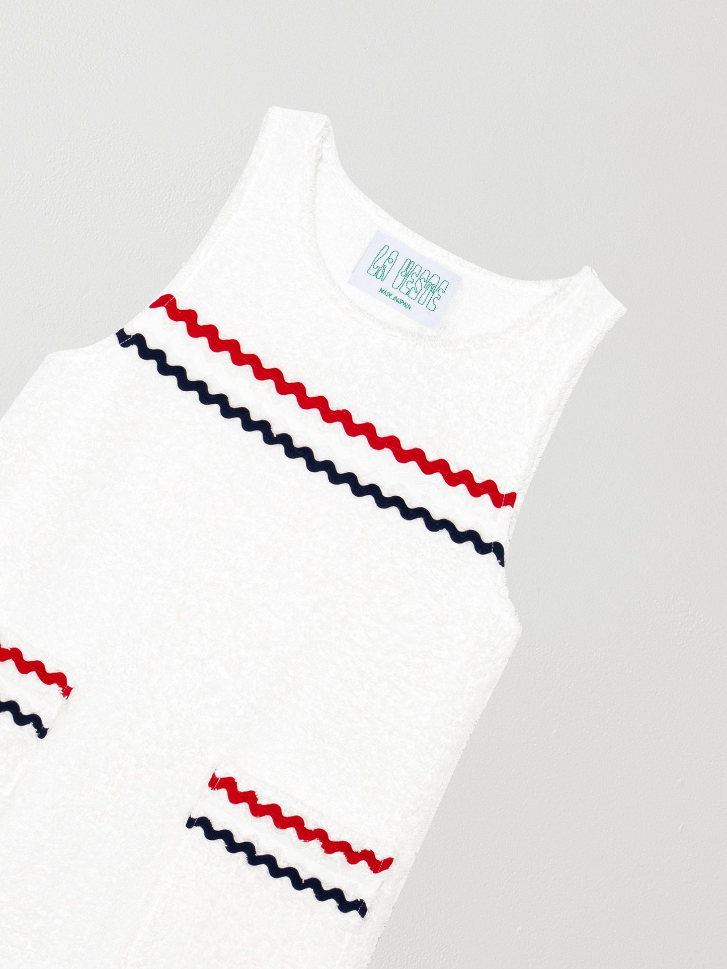 Short white dress with front pockets and red and navy blue piping details