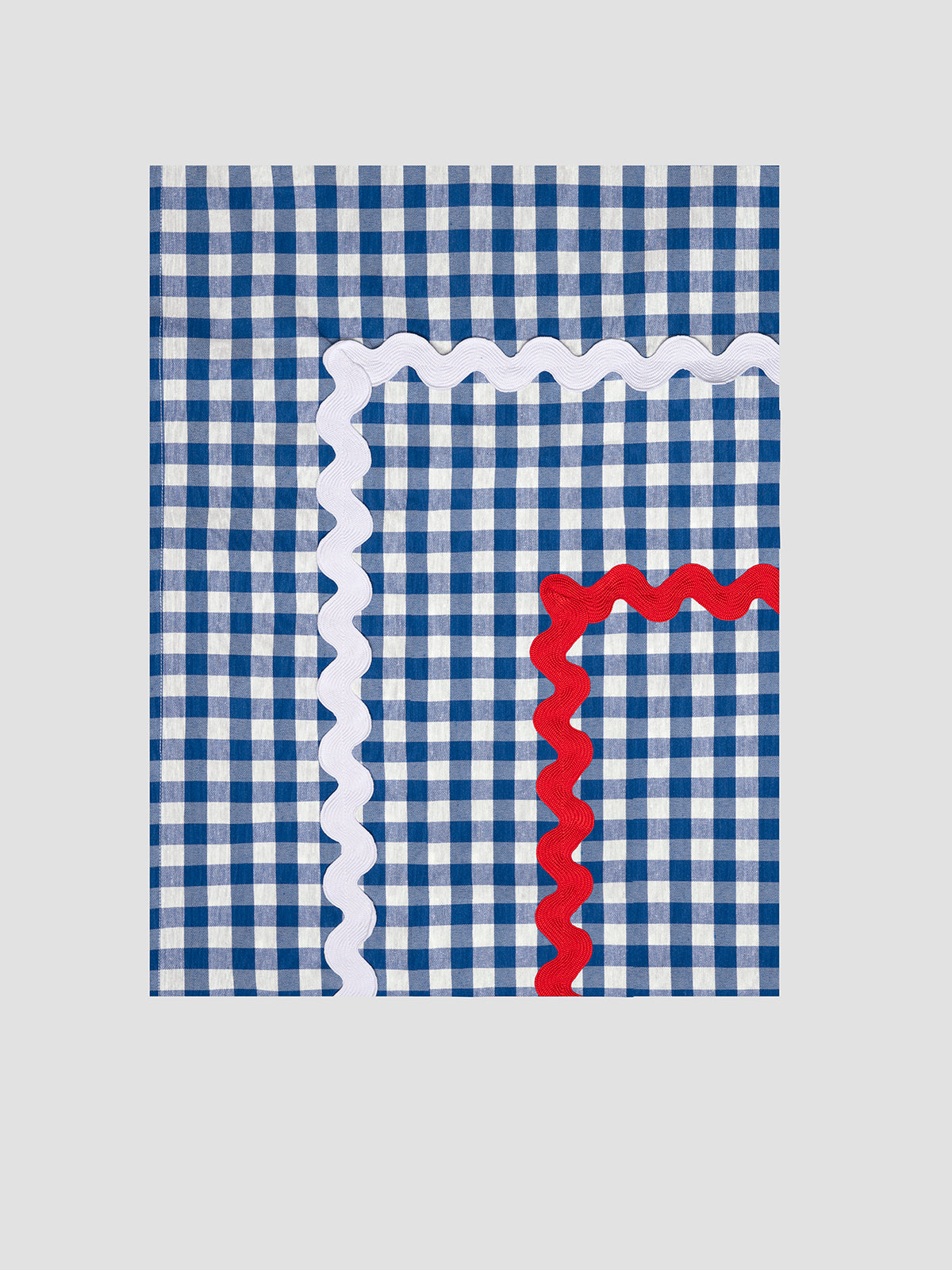 Rectangular tablecloth made of blue and white vichy check cotton with red and white trim
