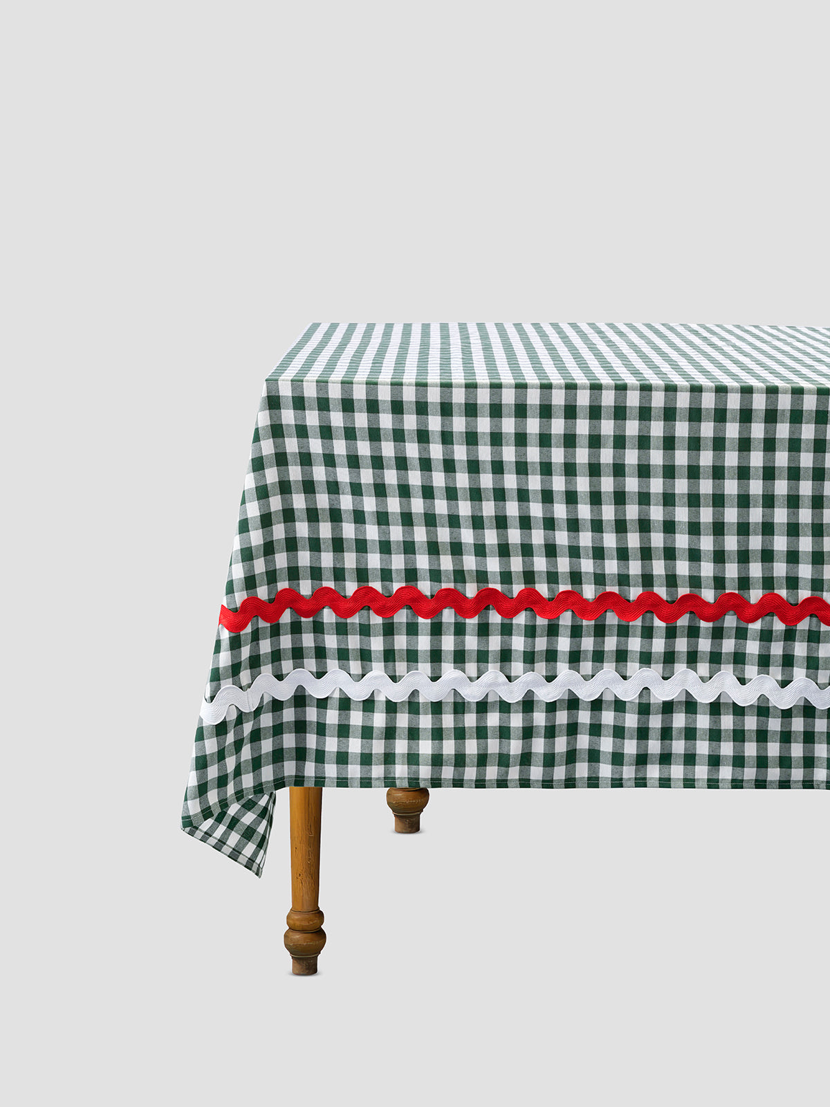 Rectangular tablecloth made of green and white vichy check cotton with white and red trim