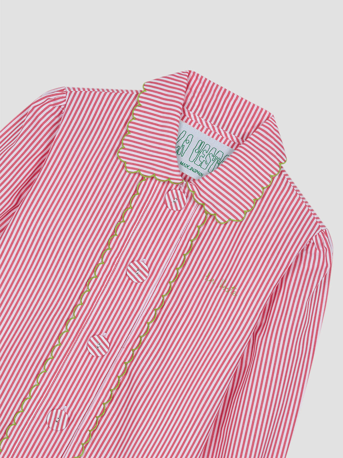 Shirt made of striped red cotton with lace details on the front, collar and cuffs.