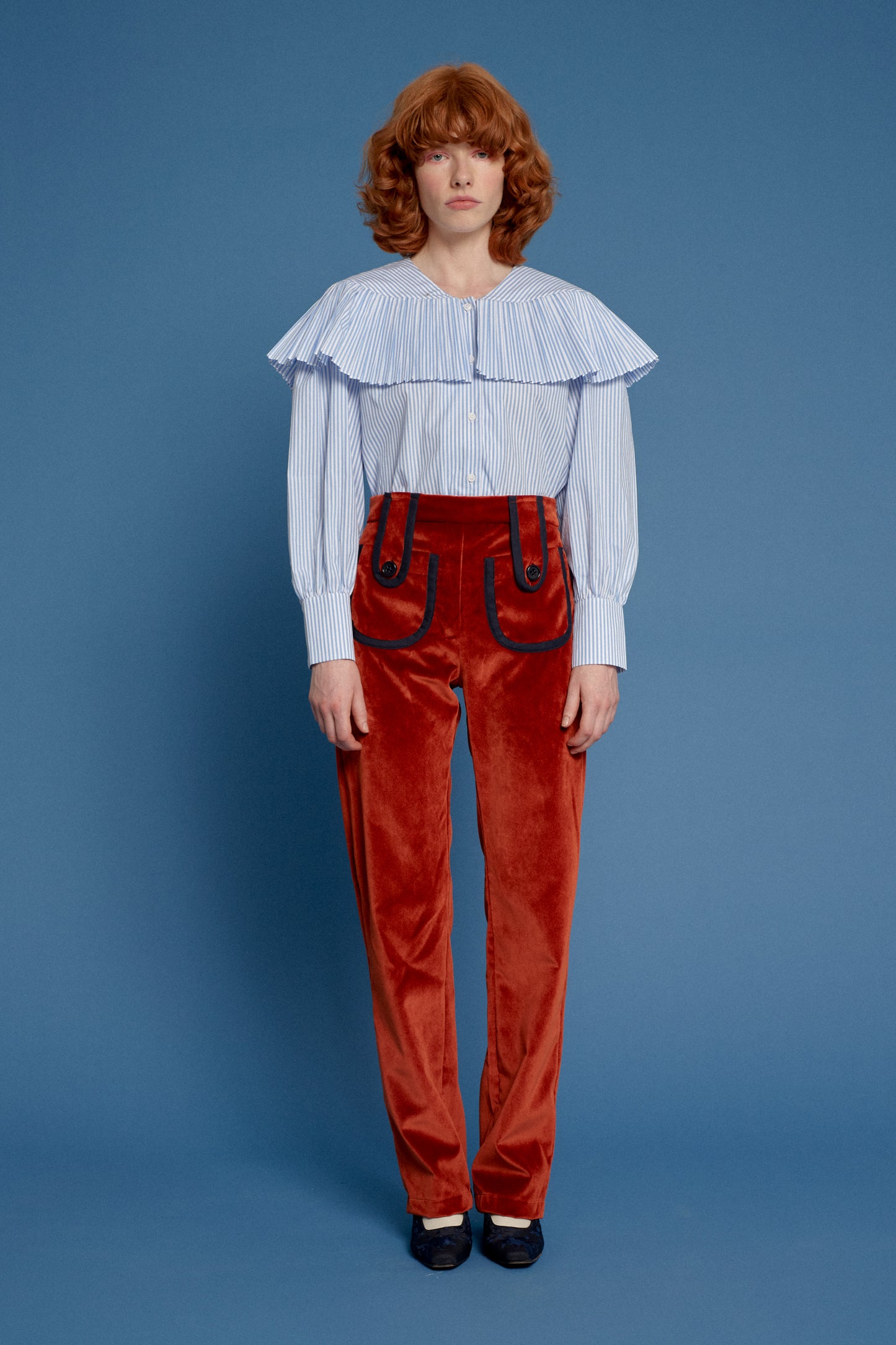 Cauldron pants with navy frontal pockets with buttons