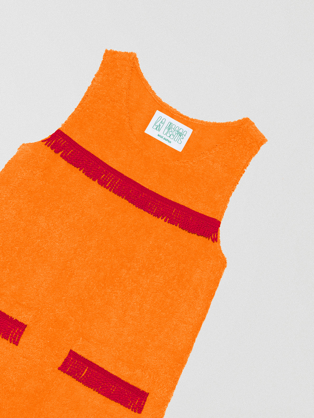 Orange towel dress with round neck and pockets with red bangs
