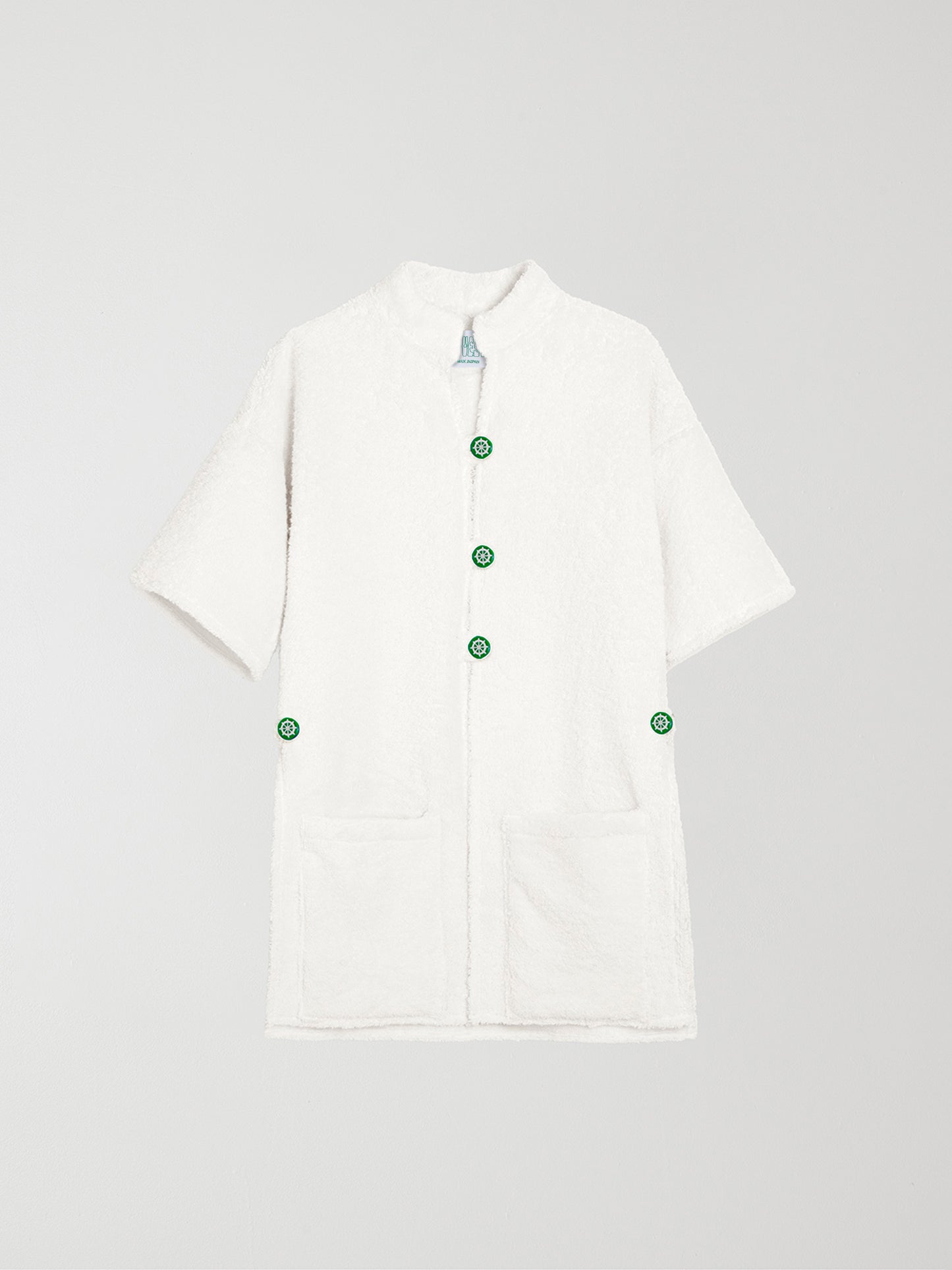 Ship Weel White Kimono is a short-sleeved kimono made of white towel fabric and matching green rudder buttons.