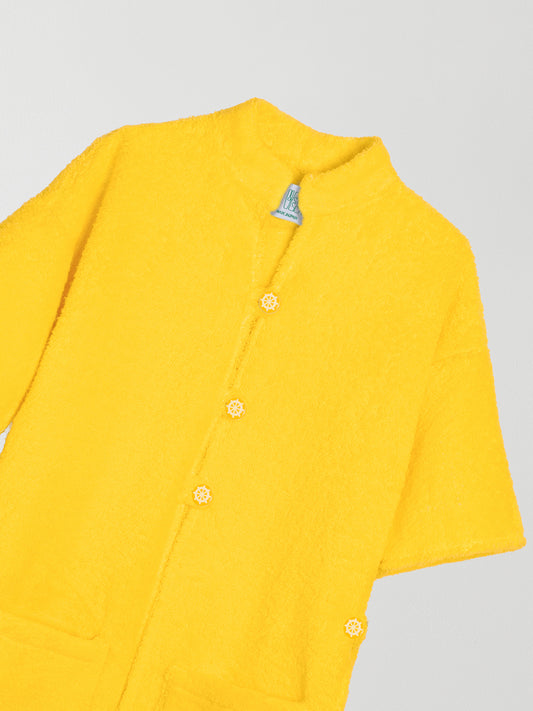 Yellow kimono with short sleeves and button closure with rudder buttons